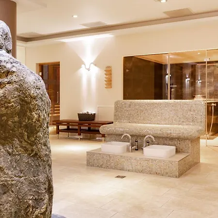 فندق Klein Zwitserland 4*