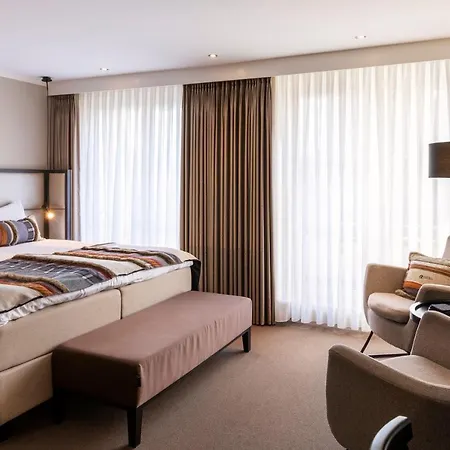 فندق Klein Zwitserland 4*