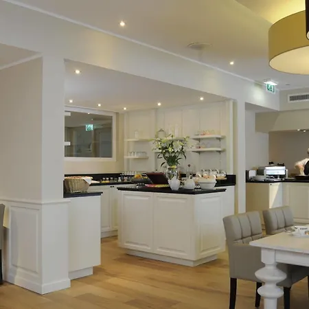 Отель Klein Zwitserland Сленакен