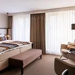 מלון Klein Zwitserland 4*