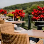 מלון Klein Zwitserland 4*