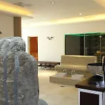 מלון Klein Zwitserland 4*