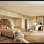 מלון Klein Zwitserland 4*