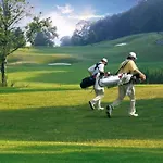 מלון Klein Zwitserland 4*